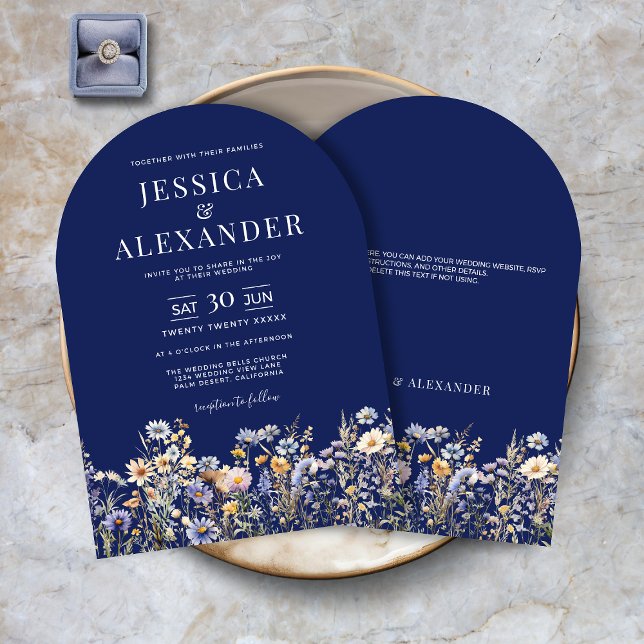 Dusty Blue Wildblumen Elegant Arch Navy Hochzeit Einladung (Dusty Blue Wildflowers Elegant Arch Navy Wedding Invitation with Optional Info on Back.)
