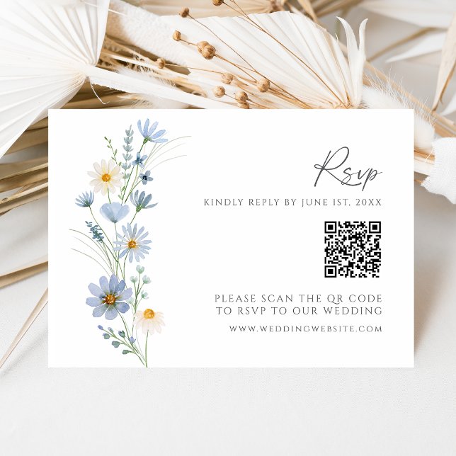 Dusty Blue Wildflower QR Code Wedding RSVP Karte (Von Creator hochgeladen)