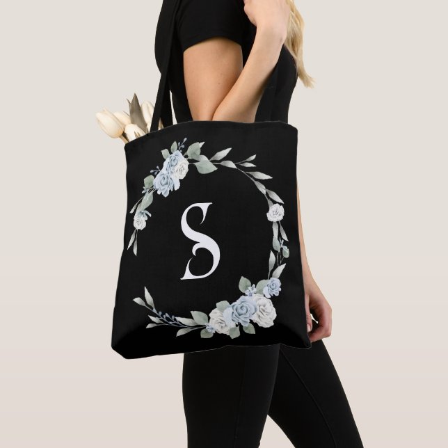 Dusty Blue Wreath Script Initial Monogram Black Tasche (Von Nahem)