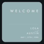Dusty Boho | Blue Wedding Welcome Square Sticker<br><div class="desc">Dieser Dusty Boho | Blaue Hochzeitsnacht-Aufkleber ist perfekt für Ihre bunten rustikale Hochzeit. Das einfache, einzigartige moderne Design, begleitet von einem zeitgenössischen minimalistischen Drehbuch und einer staubblauen Farbpalette, verleiht diesem Produkt ein klassisches böhmisches Ambiente. Behalt es so, wie es ist, oder wähle es aus, um es mit Kunstwerken oder Grafiken...</div>