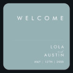 Dusty Boho | Blue Wedding Welcome Square Sticker<br><div class="desc">Dieser Dusty Boho | Blaue Hochzeitsnacht-Aufkleber ist perfekt für Ihre bunten rustikale Hochzeit. Das einfache, einzigartige moderne Design, begleitet von einem zeitgenössischen minimalistischen Drehbuch und einer staubblauen Farbpalette, verleiht diesem Produkt ein klassisches böhmisches Ambiente. Behalt es so, wie es ist, oder wähle es aus, um es mit Kunstwerken oder Grafiken...</div>