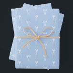 Dusty French Blue Christmas Classic Coquette Bow Geschenkpapier Set<br><div class="desc">Dieses klassisch staubige französische Blau ist eine beruhigende Kulisse für diese farbenfrohen weißen Koketten-Bögen. Dieses Muster wäre perfekt für ein blaues Weihnachtsthema oder ein Küstenkind oder Brautparty. Dieses geschlechtsneutrale Muster leuchtet unter dem Baum oder auf einem Geschenktisch. Ein perfektes Geschenkstück oder nutzen Sie dieses Muster als Hintergrund für Ihre behalt-...</div>