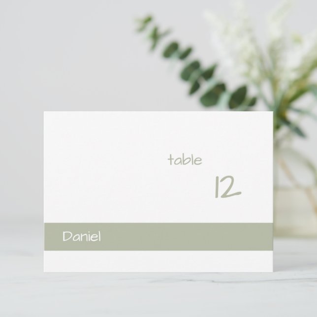 Dusty Green Minimalistisch Moderne Platzkarte (Stehend Vorderseite)