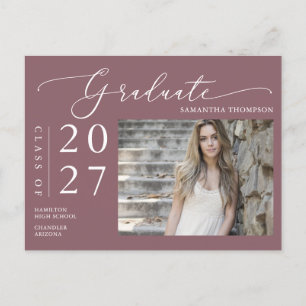 Dusty Lila Script Graduate Announcement Foto Postkarte