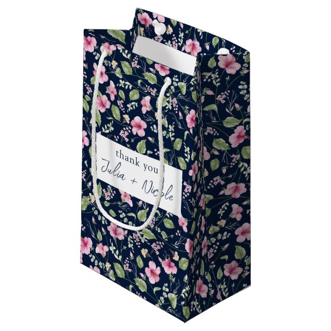 Dusty Navy Blue Pink Hibiskus Bloom Polterabend Kleine Geschenktüte (Vorderseite Schrägansicht)