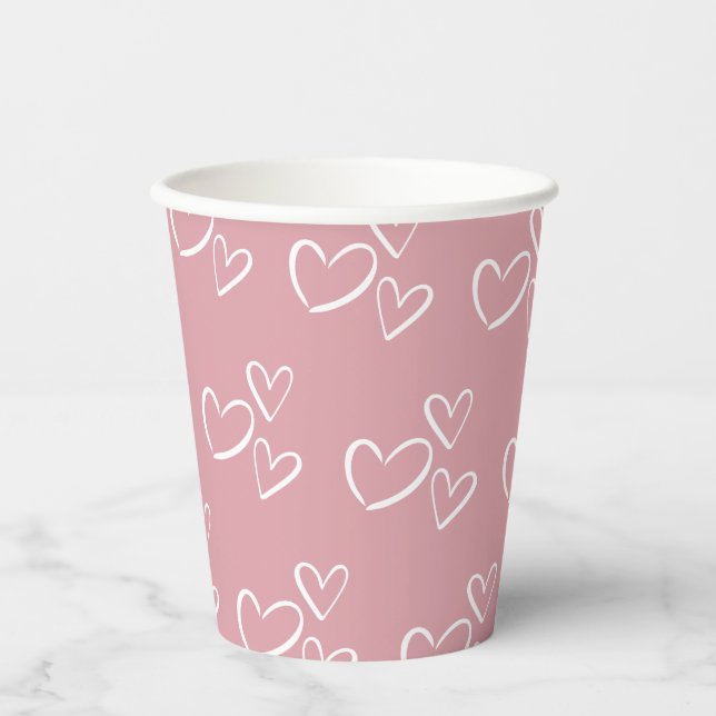 Dusty Pink Handgezeichnete Herz Babydusche Pappbecher (Vorderseite)