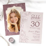 Dusty Pink Mauve Foto Überraschung 30. Geburtstag Einladung<br><div class="desc">Blütenstaubige Rosa und Lila überraschen 30. Geburtstag Party Einladung mit Ihrem Foto auf der Kartenrückseite. Modernes bohansmodernes feminines Design mit botanischen Akzenten und typografischem Script-Schriftart. Einfache florale Einladungskarte perfekt für eine stilvolle weibliche Überraschung am Tag. Kann für jedes Alter angepasst werden. Gedruckte Zazzle Einladungen oder Sofortdownload digitalen druckbaren Vorlage.</div>