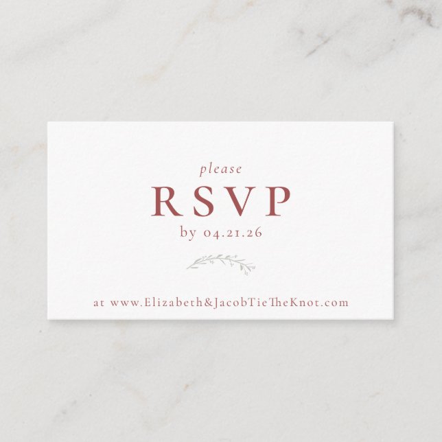 Dusty Red Berries and Blätter Wedding RSVP Card Begleitkarte (Vorderseite)
