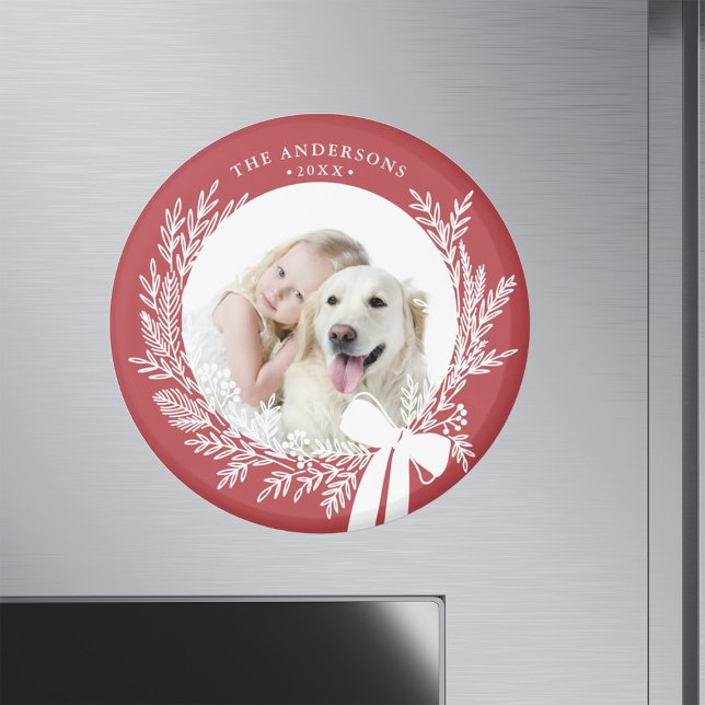 Dusty Red & White Simple Christmas Wreath Foto Magnet (Von Creator hochgeladen)