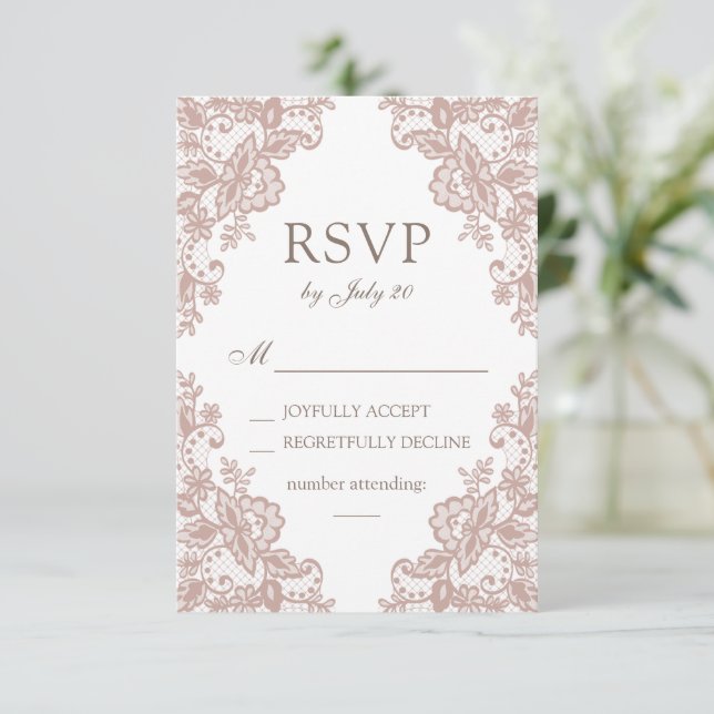 Dusty rose dentelle carte rsvp de mariage (Debout devant)