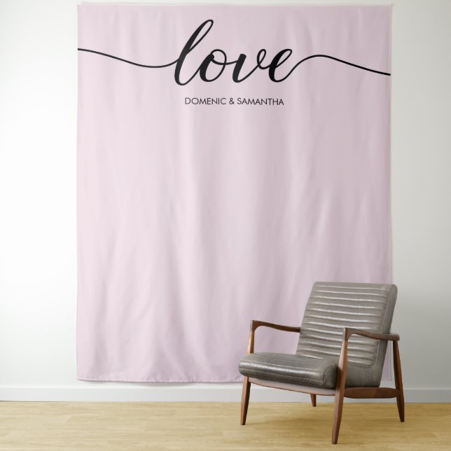 Dusty Rose Elegante Liebe Skript Hochzeitskulisse Wandteppich (Beispiel)