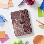 Dusty Rose Glitzer und Leopardenhaut iPad Pro Cover<br><div class="desc">Dusty Rose Glitzer und Leopard Hautmuster. iPad Cover für Sie bereit, um Ihre individuellen. ⭐ Dieses Produkt ist zu 100% anpassbar. *****Klicken Sie auf KURZE SCHALTFLÄCHE, um den Text hinzuzufügen, zu löschen, zu verschieben, zu verändern, umzudrehen, zu drehen, etc... alle Grafiken oder Texte oder benutzen Sie die Füllfelder. ⭐ 99%...</div>