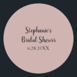 Dusty Rose Hochzeit Custom Light Pink Brautparty Runder Aufkleber<br><div class="desc">Mit solider staubigen Rose und individueller Vorlage für Brautparty, ist dies ideal für Hochzeiten, Brautpartys etc. Sie können für andere Veranstaltungen wie Babydusche, Geburtstage, Bachelorette und mehr anpassen!</div>