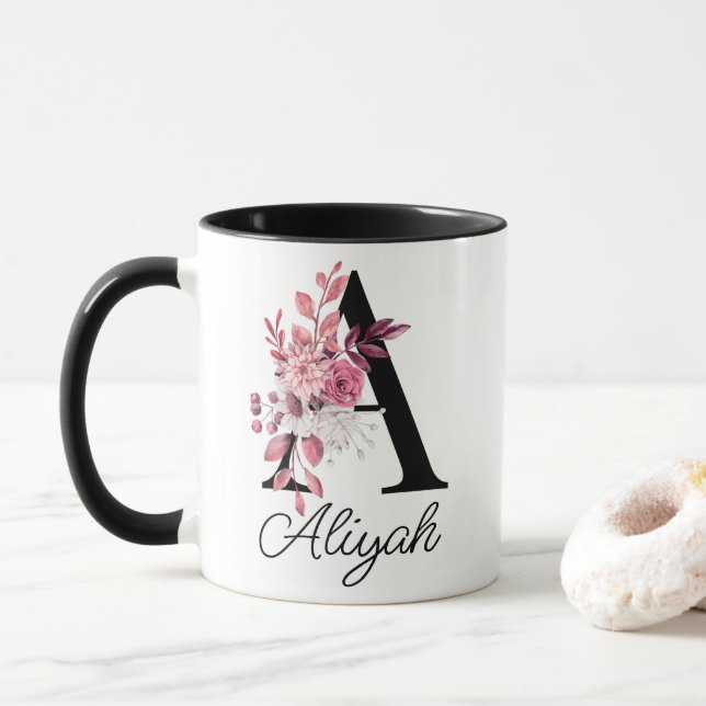 Dusty Rose Mauve Floral Letter A Monogram Tasse (Mit Donut)