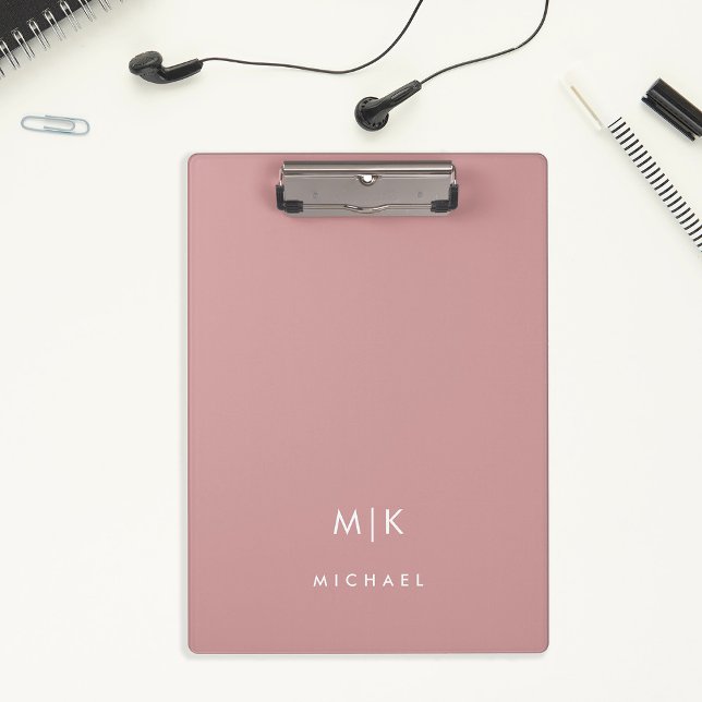Dusty Rose Pink | Modernes Monogramm Klemmbrett (An elegant, modern and minimalist clipboard in dusty rose pink with your monogram)