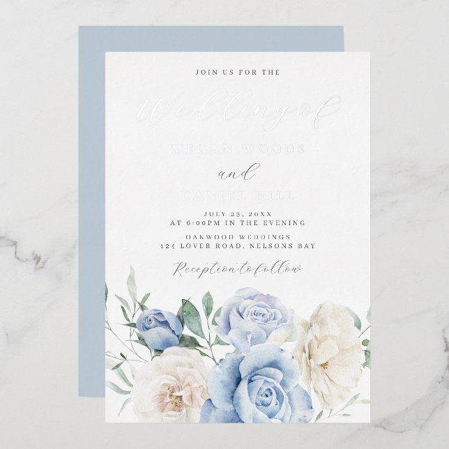 Dusty Sky Blue Gorgeous Floral Wedding Silver Folieneinladung (Vorderseite/Rückseite)