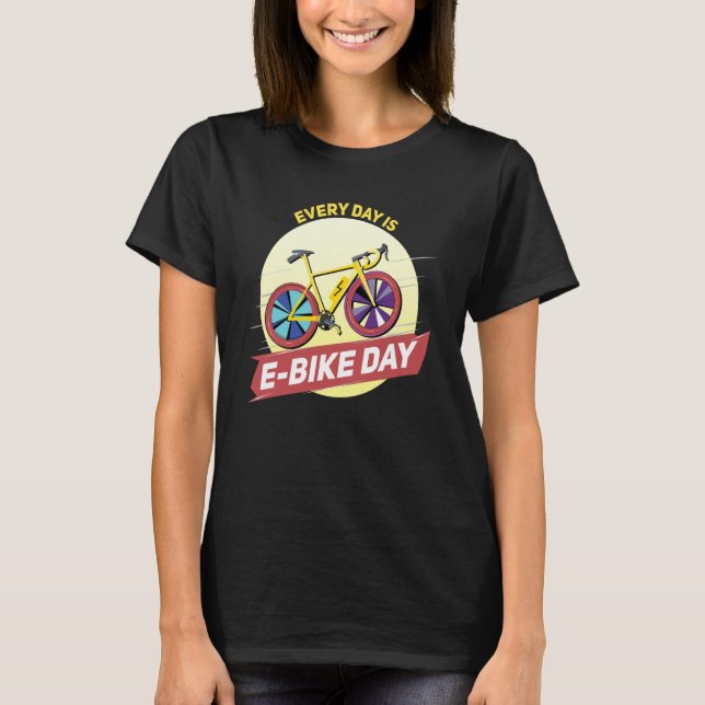 E Biker Riding my E Bike Every Day E Biking T-Shirt (Vorderseite)