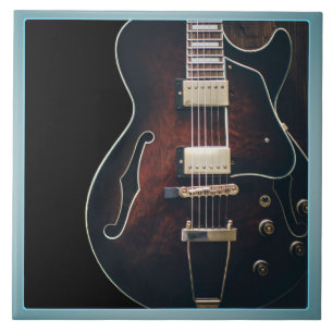 E-Gitarre auf Schwarz Fliese