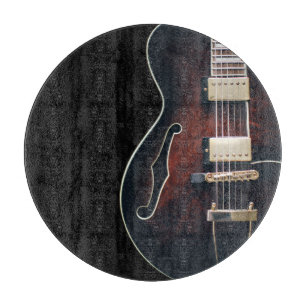 E-Gitarre auf Schwarz Schneidebrett