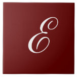 E Monogram Initial White on Maroon Fliese<br><div class="desc">Classic White Letter Monogram auf dunkelrotem Hintergrund,  E.</div>