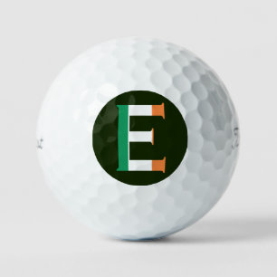 E Monogram überlagert sich auf irischer Flagge tpv Golfball