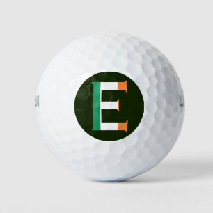 E Monogram überlagert sich auf irischer Flagge wu Golfball