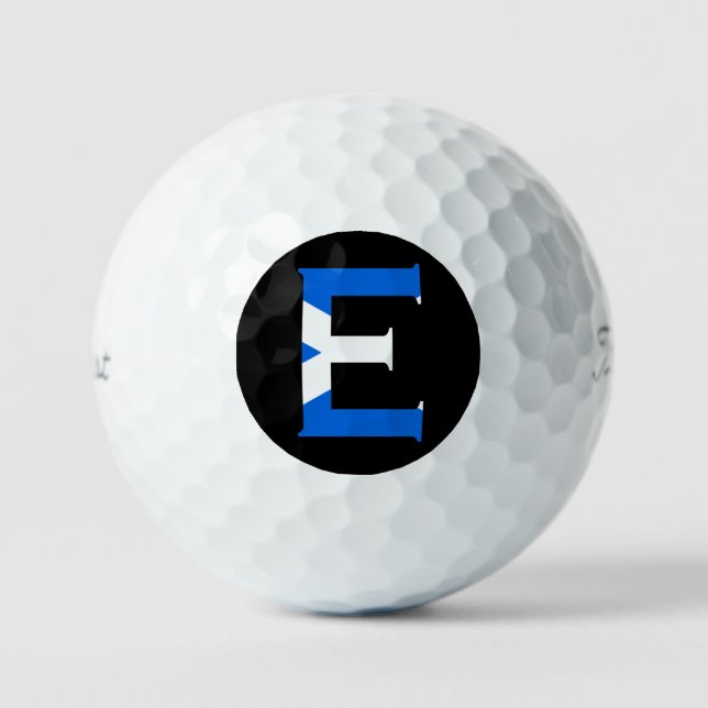 E Monogram überlagert sich auf schottischer Flagge Golfball (Vorderseite)