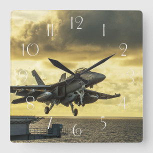 Ea18g growler fighter jet launching off carrier quadratische wanduhr