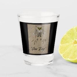 Eagle Baby & Footprints im Sand "One Day" Schnapsglas