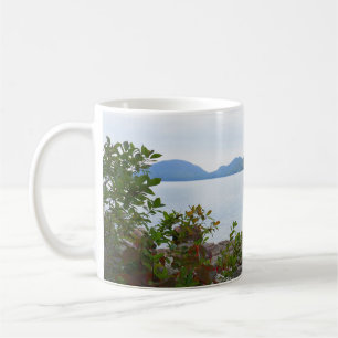 Eagle Lake und rote Ahornblätter I Kaffeetasse