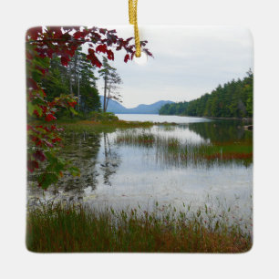 Eagle Lake und rote Ahornblätter II Keramikornament