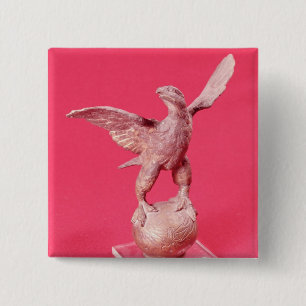 Eagle mit verbreiteten Flügeln auf einem Ball Button