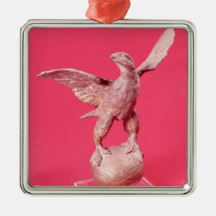 Eagle mit verbreiteten Flügeln auf einem Ball Silbernes Ornament
