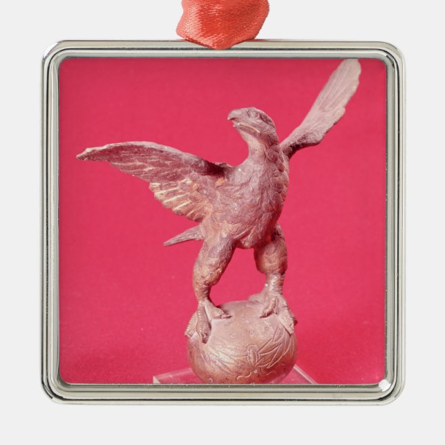 Eagle mit verbreiteten Flügeln auf einem Ball Silbernes Ornament (Vorne)