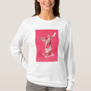 Eagle mit verbreiteten Flügeln auf einem Ball T-Shirt