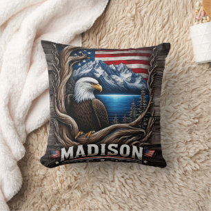 Eagle Nestled Amidst Mountains und die amerikanisc Kissen