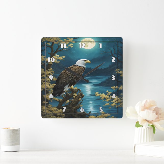 Eagle Perched unter Vollmond über Fluss Quadratische Wanduhr (Zuhause)