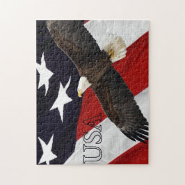 Eagle und die amerikanische Flagge USA