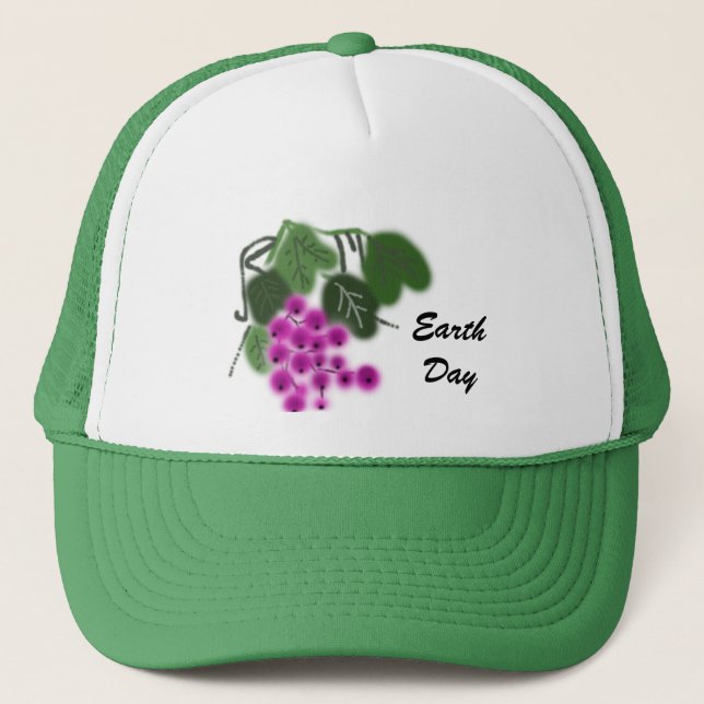 Earth Day. purple grapes and green leaves Truckerkappe (Vorderseite)