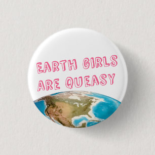 Earth Girls sind eine komische Feministentaste Button