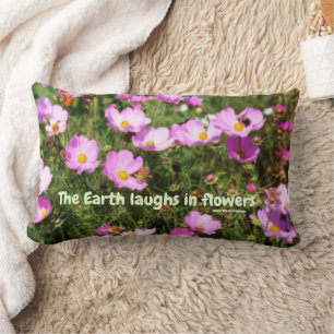 Earth lacht in Blumen Zitat Inspirierend Lendenkissen