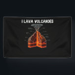 Earth Magma Lava Vulkan Geology Science Banner<br><div class="desc">Dieses coole I Lava Vulkan Design mit einem Vulkan ist perfekt für jeden Geologen und Vulkanfreund. Vulkan mit Magma, Lava und dem Sprichwort I Lava Vulkane. Liebe diese feurige Geschenkidee! Perfektes Geschenk für einen geologischen Studenten. Ausbruch des Vulkans mit Lava, Magma und Ash Volcano Lover. Dieses Outfit ist perfekt für...</div>