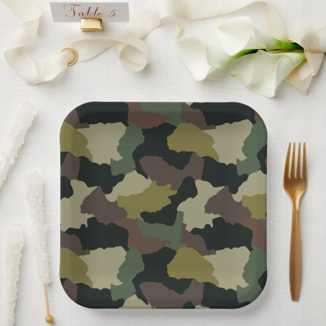 Earth Tones Green Brown Camouflage Pappteller (Hochzeit)