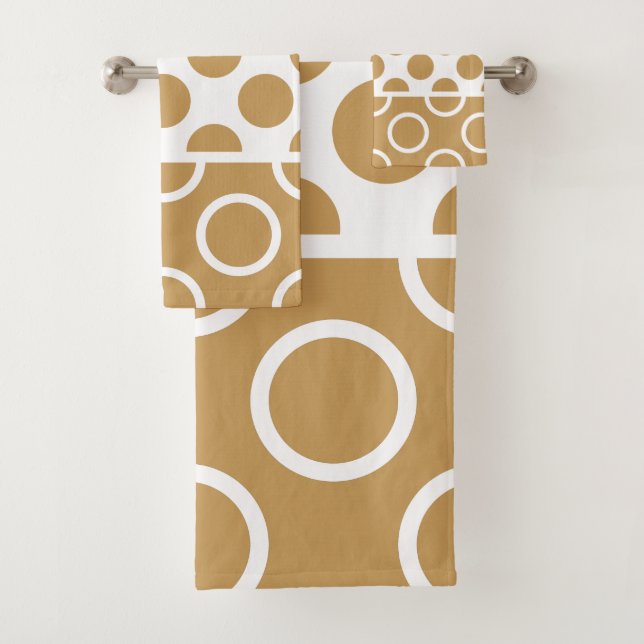 Earthy Brown & White Polka Dot Badhandtuch Set (Insitu)