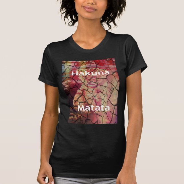 Earthy Elegant Lion: Hakuna Matata Textured Design T-Shirt (Vorderseite)