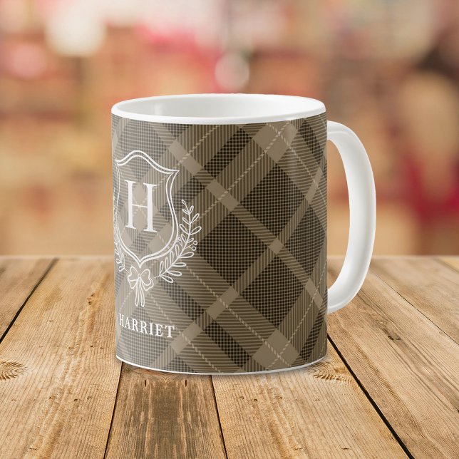Earthy Kariert Monogram Initial Tartan Kaffeetasse (Von Creator hochgeladen)