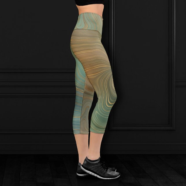 Earthy Olive Strata | Green und Gold Ink Agate Capri Leggings (Von Creator hochgeladen)