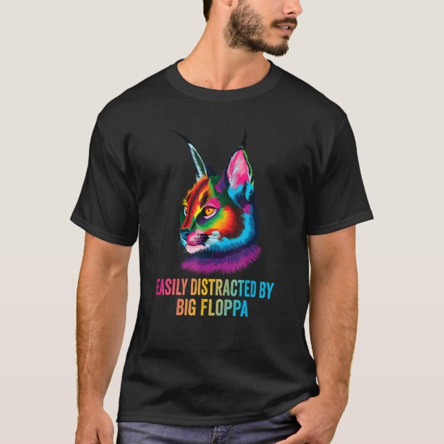 Easily Distracted By Big Floppa Big Meme Caracal C T-Shirt (Vorderseite)