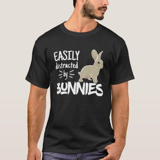 Easily Distracted by Bunnies Barnyard Rabbit T-Shirt (Vorderseite)
