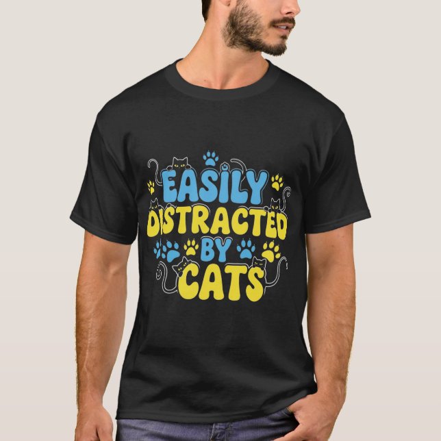 Easily Distracted by Cats T-Shirt (Vorderseite)